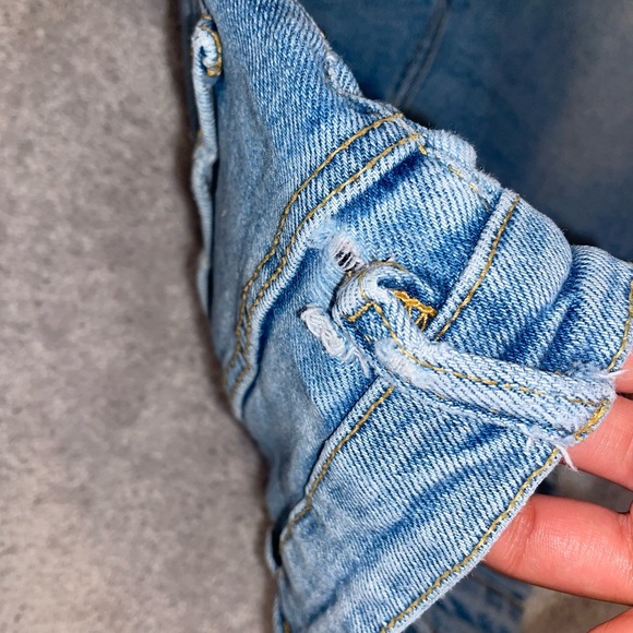 Bundles of jeans - Picture 7 of 7